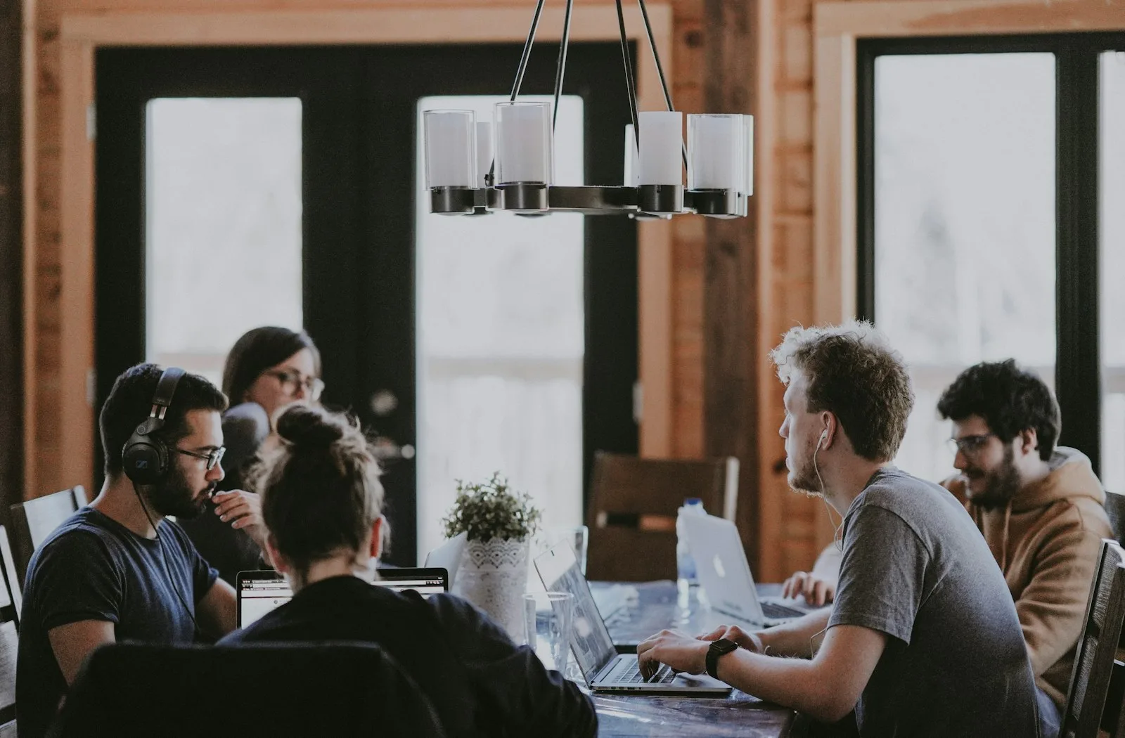 AI-powered customer service automation for an e-commerce enterprise